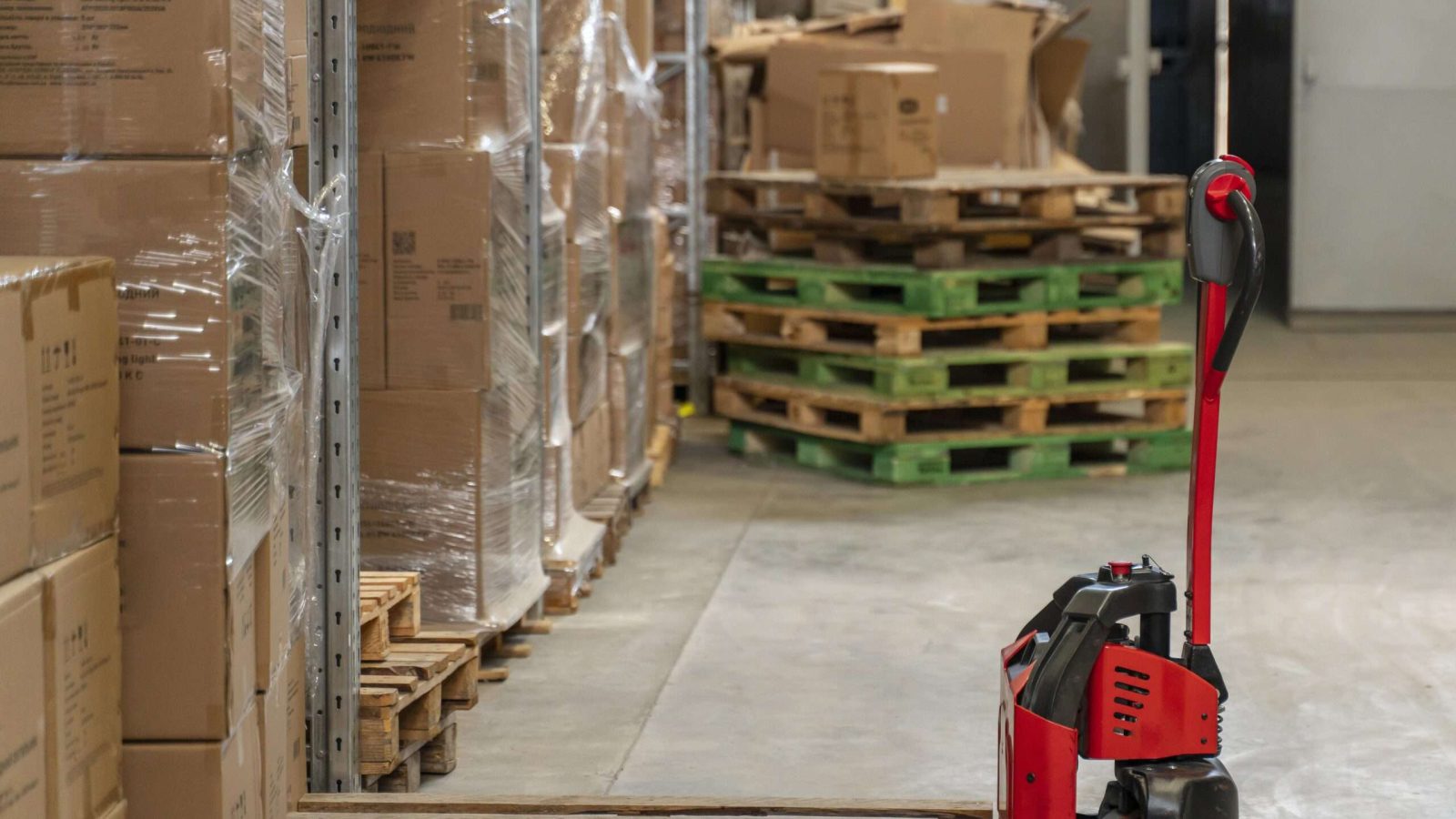 forklifts do 2.5 tone: praktične prednosti za logistične operacije