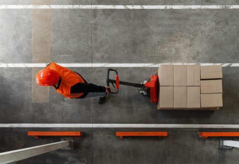 Smart viličarji: Kako napredne tehnologije povečujejo učinkovitost logističnih operacij?