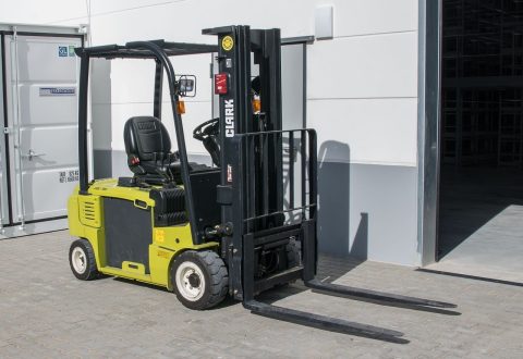 Pomen rednega servisiranja viličarjev za varnost in učinkovitost